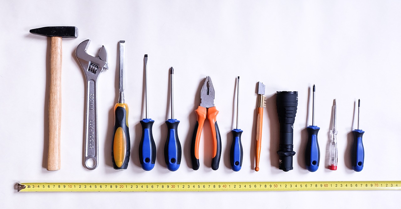 Quels outils faut-il avoir dans le coffre de sa voiture ?